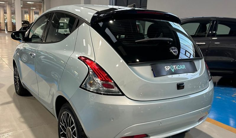 Lancia New Ypsilon 1.0 70Cv Platino HYBRID 2024 pieno