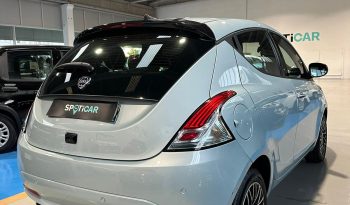 Lancia New Ypsilon 1.0 70Cv Platino HYBRID 2024 pieno