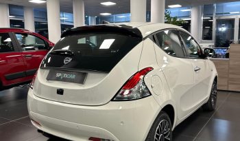 Lancia Ypsilon 1.0 70Cv Platino HYBRID 2024 pieno