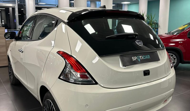 Lancia Ypsilon 1.0 70Cv Platino HYBRID 2024 pieno