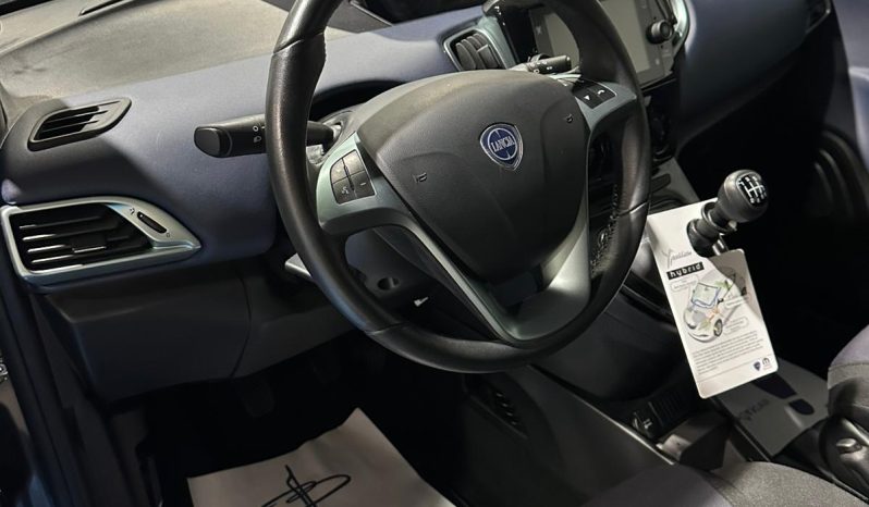 Lancia Ypsilon PLATINO 1.0 Hybrid 2024 pieno