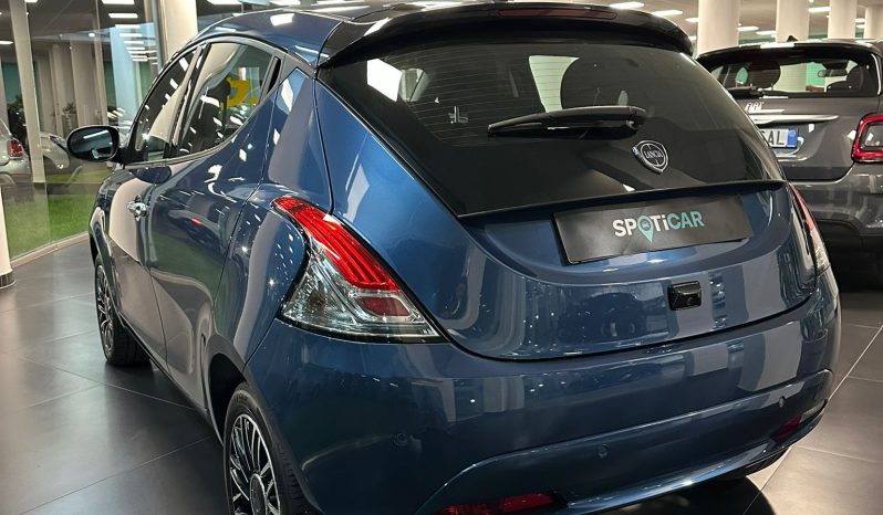 Lancia Ypsilon PLATINO 1.0 Hybrid 2024 pieno