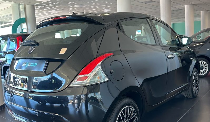 Lancia Ypsilon 1.0 70Cv Platino HYBRID 2024 pieno