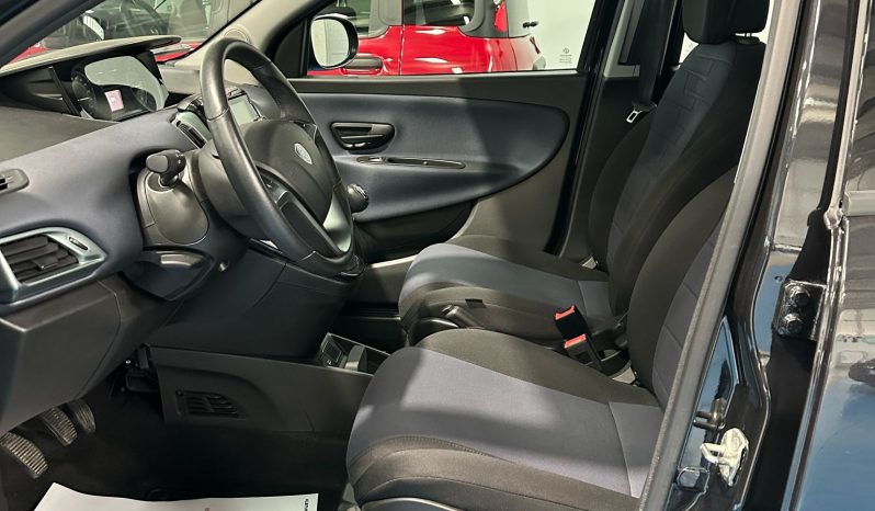 Lancia Ypsilon 1.0 70Cv Platino HYBRID 2024 pieno