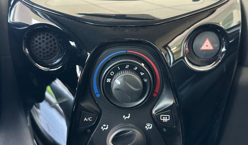 PICCOLA, AGILE, ECONOMICA… È LA PEUGEOT 108 CHE CERCAVI! pieno