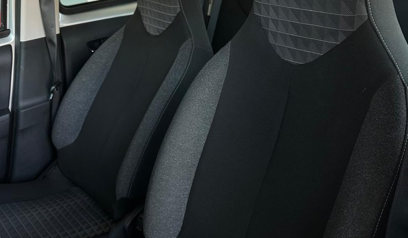 PICCOLA, AGILE, ECONOMICA… È LA PEUGEOT 108 CHE CERCAVI! pieno