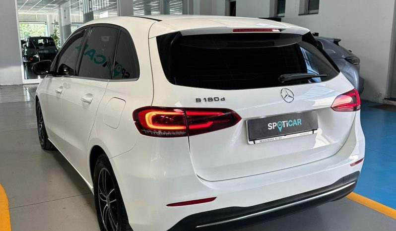 MERCEDES-BENZ CLASSE B 180 d AUTOMATIC: ELEGANZA, COMFORT E STILE! pieno