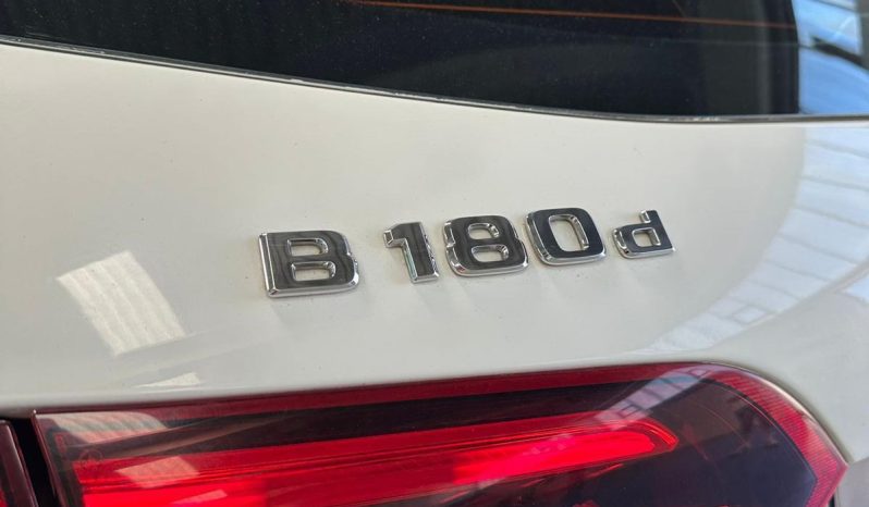 MERCEDES-BENZ CLASSE B 180 d AUTOMATIC: ELEGANZA, COMFORT E STILE! pieno