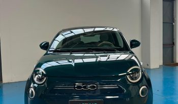 500e LA PRIMA: ELETTRICA, ESCLUSIVA, PRONTA A CONQUISTARTI pieno