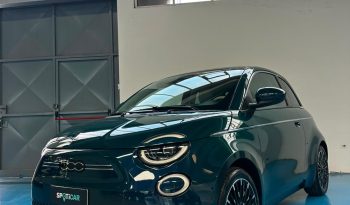 500e LA PRIMA: ELETTRICA, ESCLUSIVA, PRONTA A CONQUISTARTI pieno