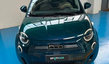 500e LA PRIMA: ELETTRICA, ESCLUSIVA, PRONTA A CONQUISTARTI pieno