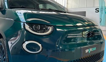 500e LA PRIMA: ELETTRICA, ESCLUSIVA, PRONTA A CONQUISTARTI pieno