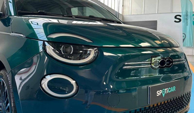 500e LA PRIMA: ELETTRICA, ESCLUSIVA, PRONTA A CONQUISTARTI pieno