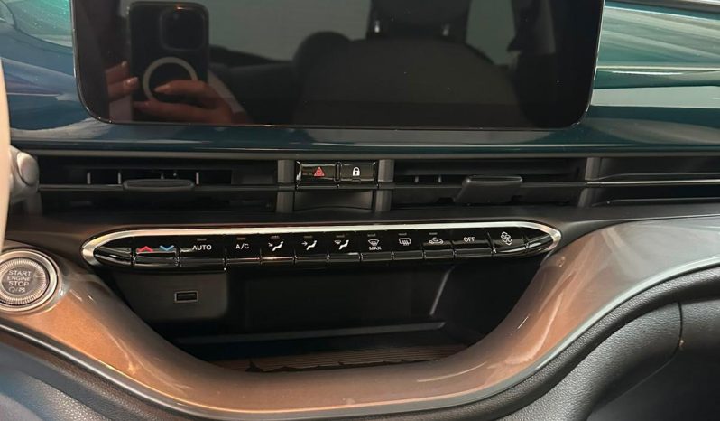 500e LA PRIMA: ELETTRICA, ESCLUSIVA, PRONTA A CONQUISTARTI pieno