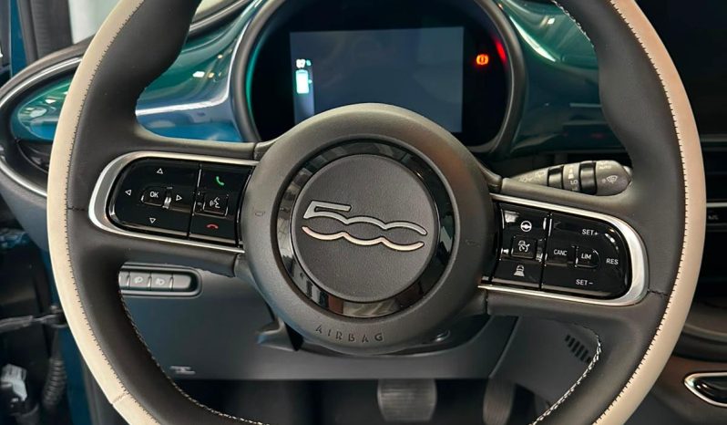 500e LA PRIMA: ELETTRICA, ESCLUSIVA, PRONTA A CONQUISTARTI pieno