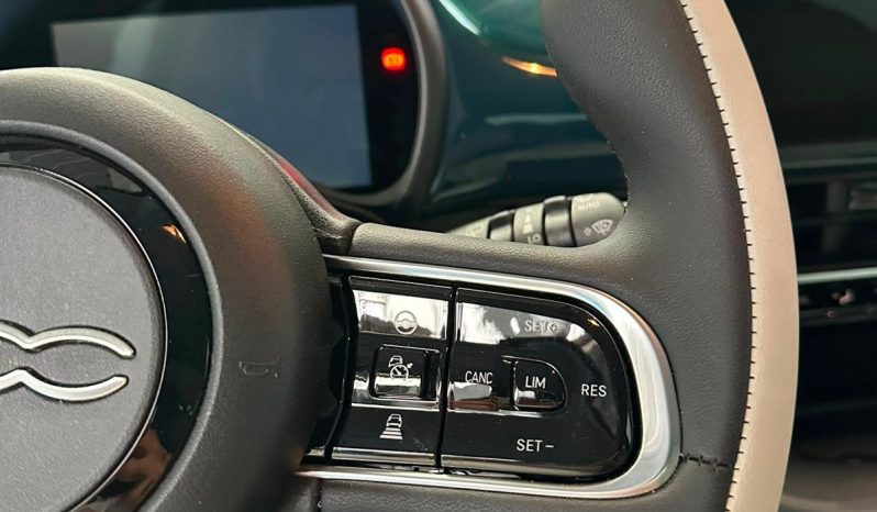 500e LA PRIMA: ELETTRICA, ESCLUSIVA, PRONTA A CONQUISTARTI pieno