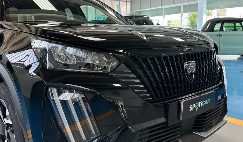 PEUGEOT 2008 ALLURE: NERO PERLA, STILE PURO! pieno