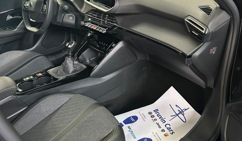 PEUGEOT 2008 ALLURE: NERO PERLA, STILE PURO! pieno