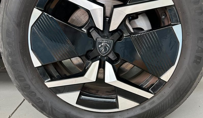 PEUGEOT 2008 ALLURE: NERO PERLA, STILE PURO! pieno