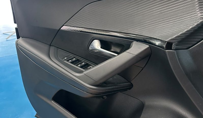 PEUGEOT 2008 ALLURE: NERO PERLA, STILE PURO! pieno