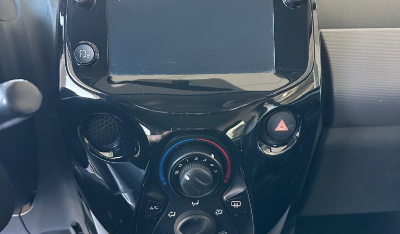PRIMA AUTO? PEUGEOT 108, 72 CV DI PRATICITÀ pieno