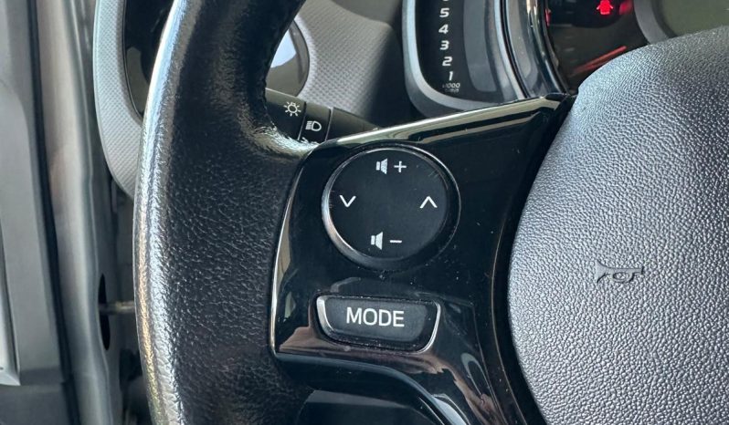 PRIMA AUTO? PEUGEOT 108, 72 CV DI PRATICITÀ pieno