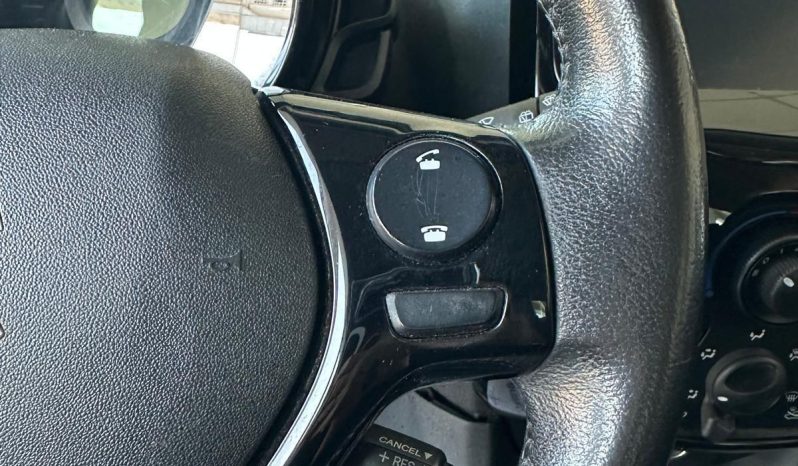 PRIMA AUTO? PEUGEOT 108, 72 CV DI PRATICITÀ pieno