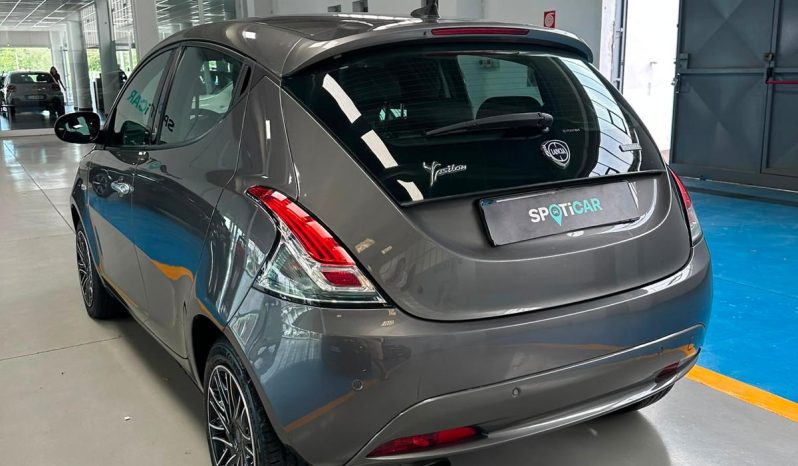 CAMBIA STILE, SCEGLI YPSILON HYBRID! pieno