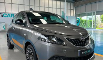 CAMBIA STILE, SCEGLI YPSILON HYBRID! pieno