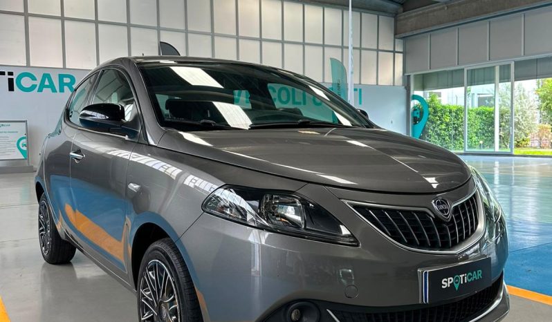 CAMBIA STILE, SCEGLI YPSILON HYBRID! pieno