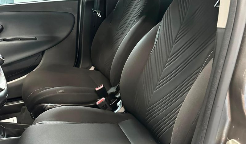 CAMBIA STILE, SCEGLI YPSILON HYBRID! pieno