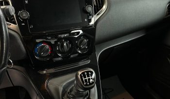 CAMBIA STILE, SCEGLI YPSILON HYBRID! pieno