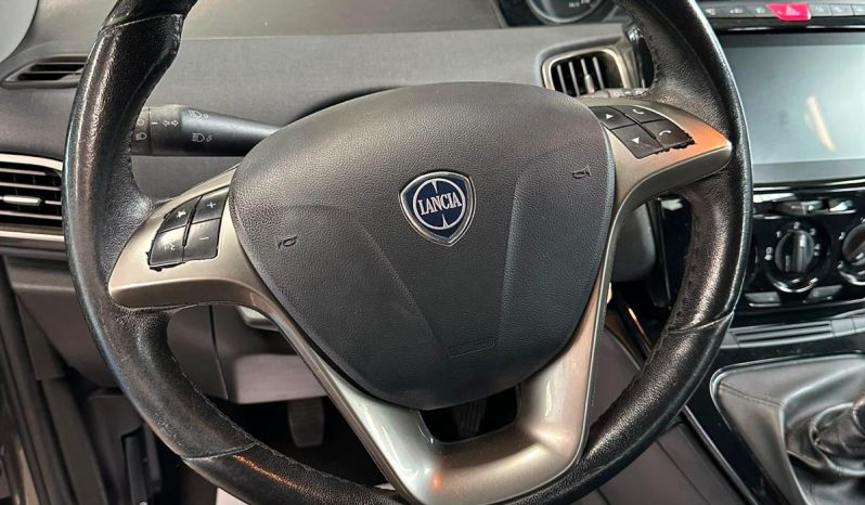 CAMBIA STILE, SCEGLI YPSILON HYBRID! pieno