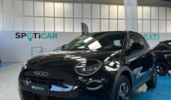 FIAT 600 POP: ELEGANZA NERA, CARATTERE DA VENDERE! pieno