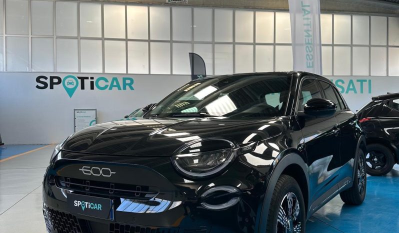 FIAT 600 POP: ELEGANZA NERA, CARATTERE DA VENDERE! pieno