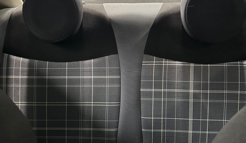 ICONICA, ELEGANTE E PRONTA A CONQUISTARTI! pieno