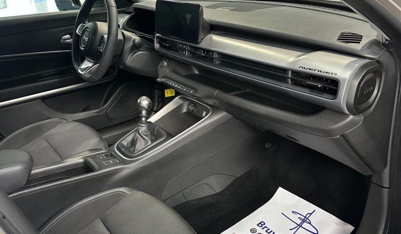 LOOK GRINTOSO, TECNOLOGIA AL TOP! ⚡ LA JEEP AVENGER TI ASPETTA! pieno