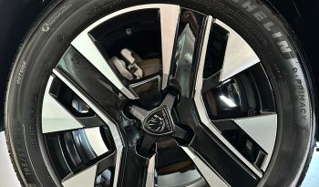 NON È SOLO UNA 208. È PURO STILE ALLURE! pieno