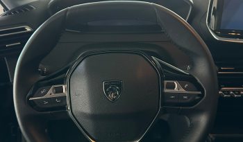 NON È SOLO UNA 208. È PURO STILE ALLURE! pieno