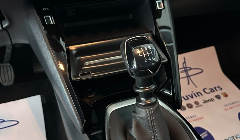 NON È SOLO UNA 208. È PURO STILE ALLURE! pieno
