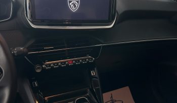 NON È SOLO UNA 208. È PURO STILE ALLURE! pieno